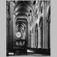 Langhaus nach O,   Foto Courtauld Institute of Art.jpg